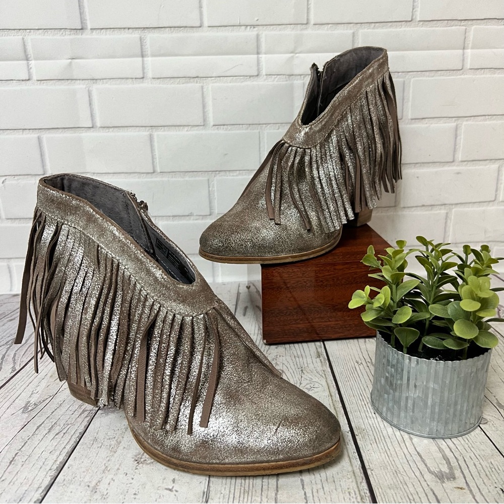Ariat Unbridled Silver Metallic Fringe Booties Ankle Boots Size 7.5 Women